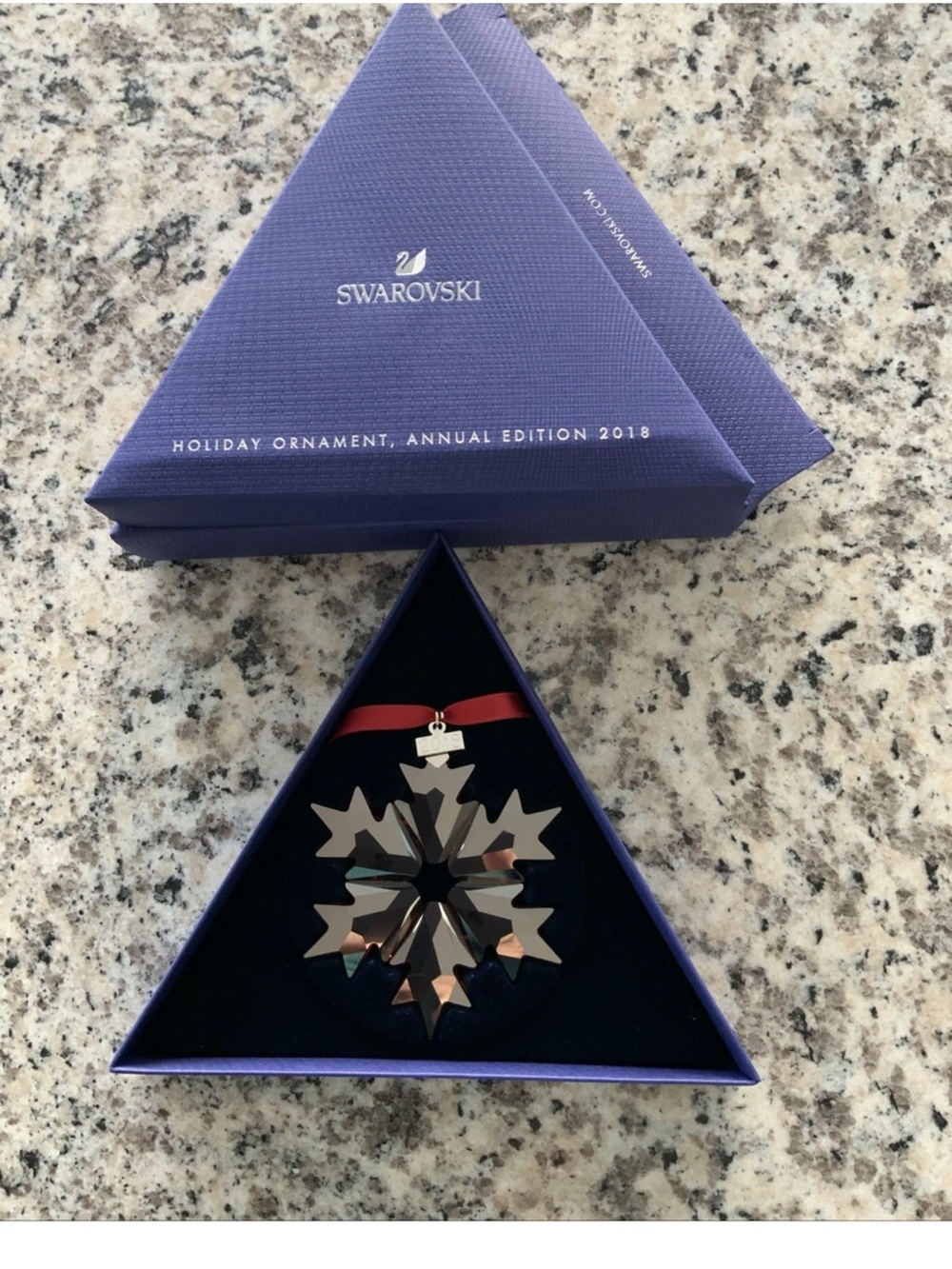 Swarovski Crystal "2018 ANNUAL RED SNOWFLAKE" ~ Ornament ~ NEW